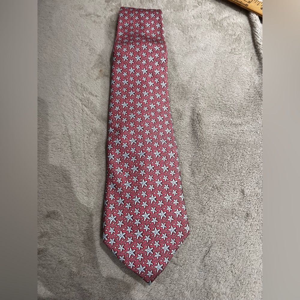 Vineyard Vines Red and White Star Pattern Tie